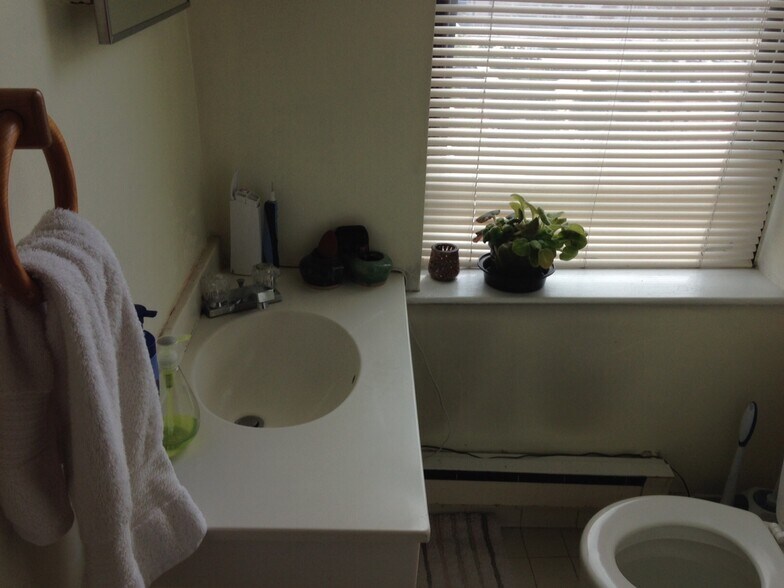 Building Photo - 1001 St Paul St