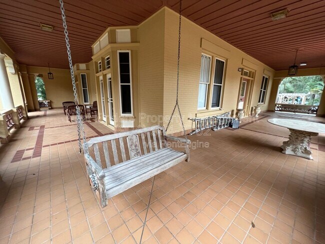 Building Photo - 1541 Riverside Ave