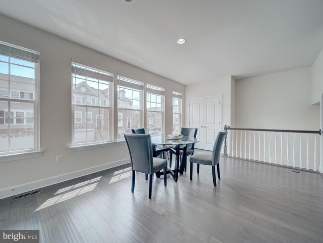 Building Photo - 8832 Englewood Farms Dr