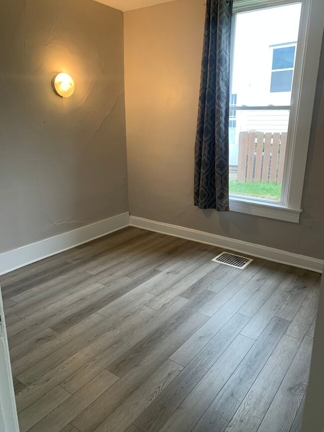 Building Photo - A spacious and quiet 3 bedroom home in Old...