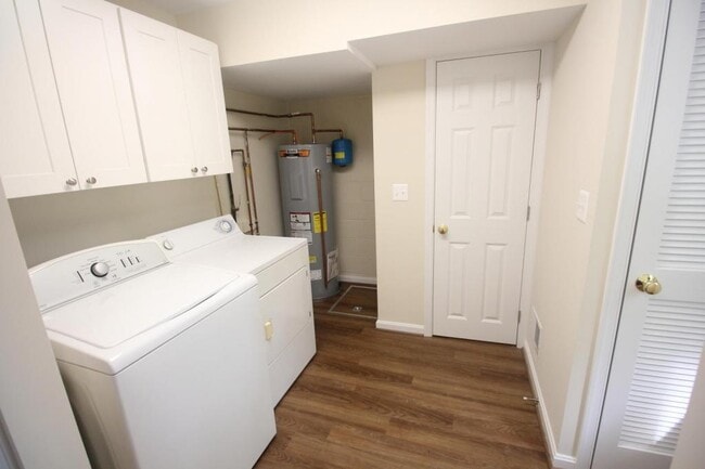 Building Photo - 10717 Maple St