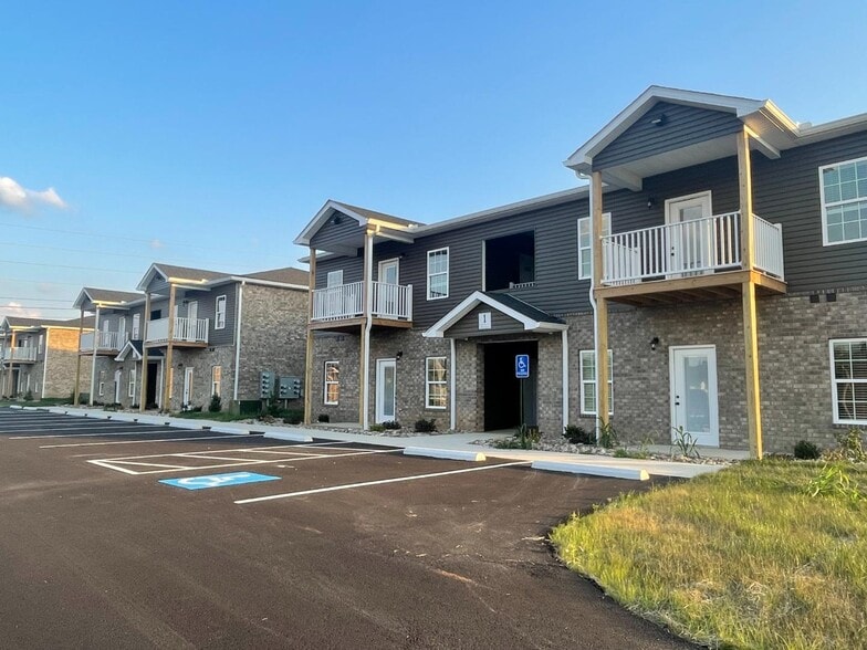 Primary Photo - Hillview Commons