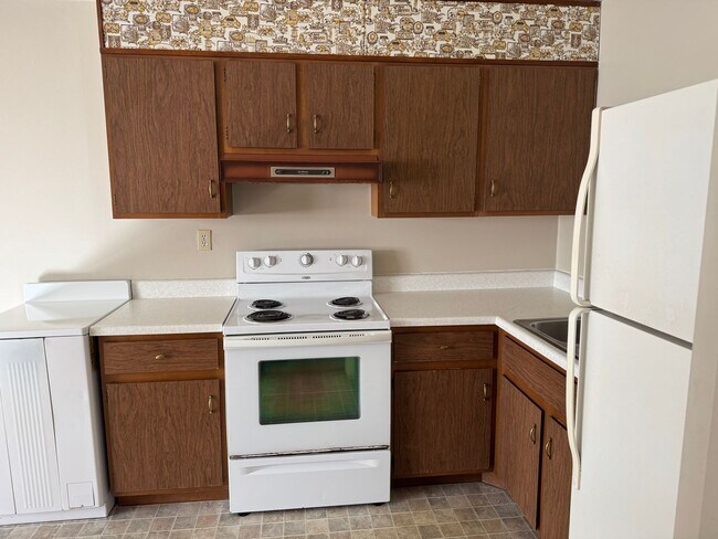 Building Photo - A4310D-F WALNUT RD (3FM)