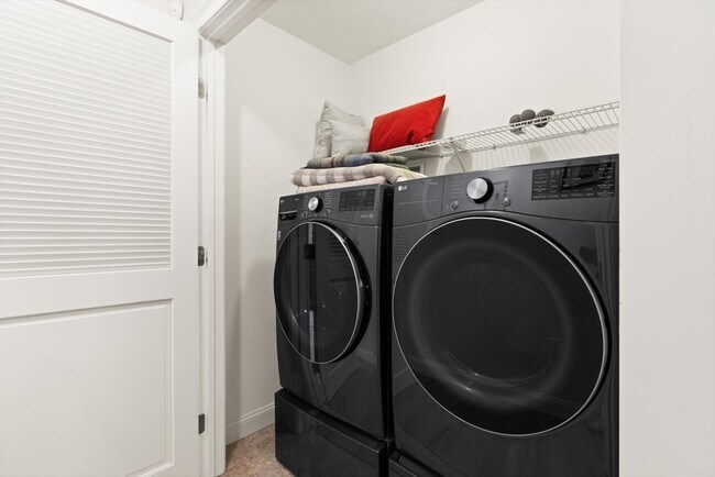 Building Photo - 10 Murray Ave