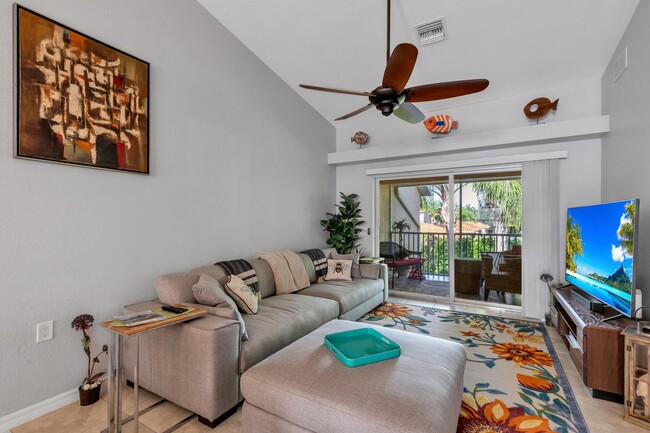 Building Photo - Seasonal Condo Available in Bonita Springs...