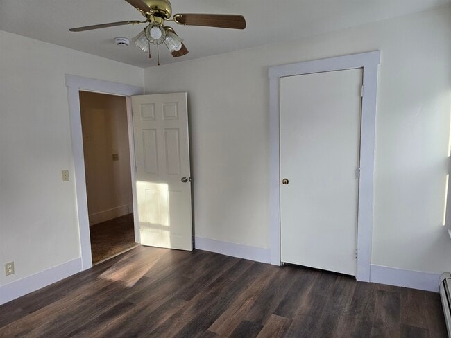 Building Photo - 147 Laurel St