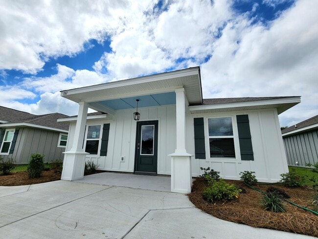 Building Photo - New 3/2 with fenced yard in Foley