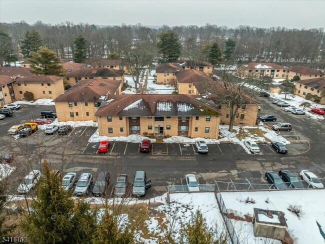 Building Photo - 401 US-22