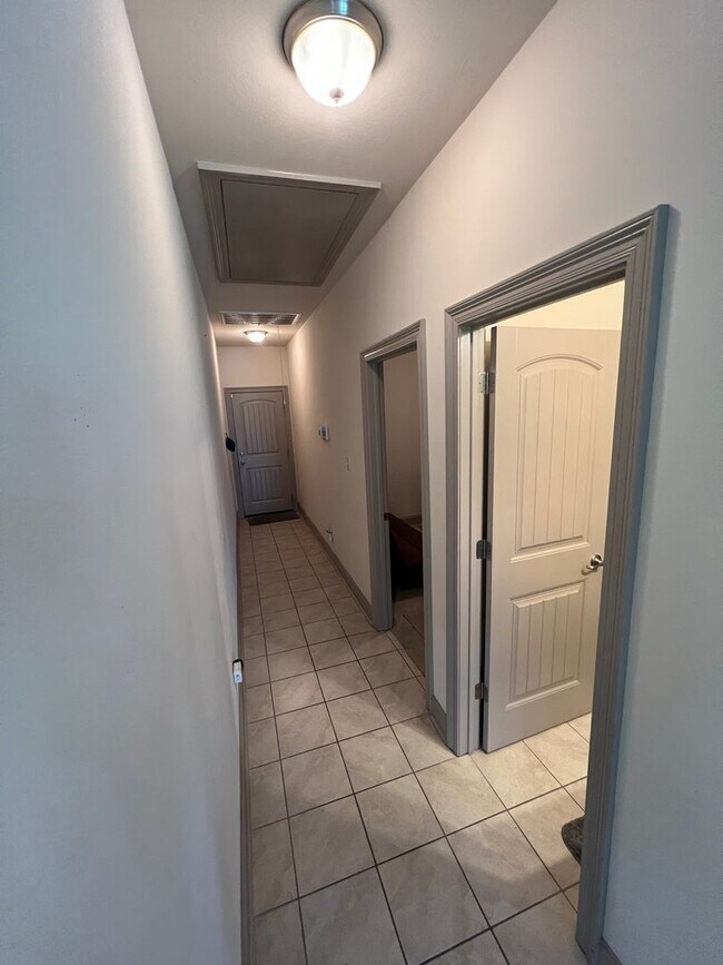 Building Photo - 18063 River Landing Dr