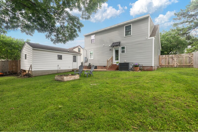 Building Photo - 1364 E Norcova Dr