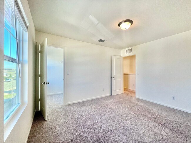 Building Photo - 14346 Elkhorn Crest