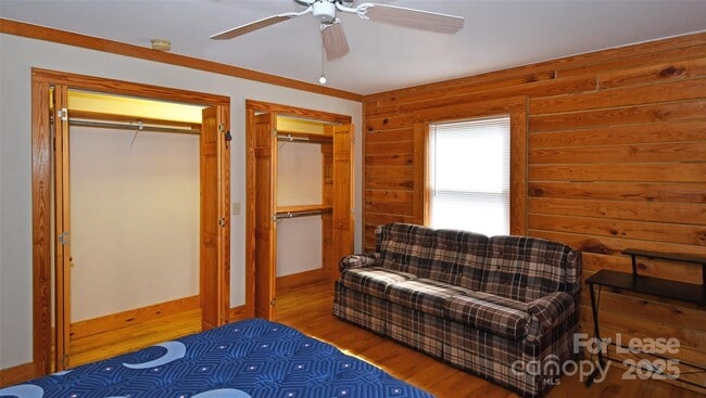 Building Photo - 187 Rustic Rd
