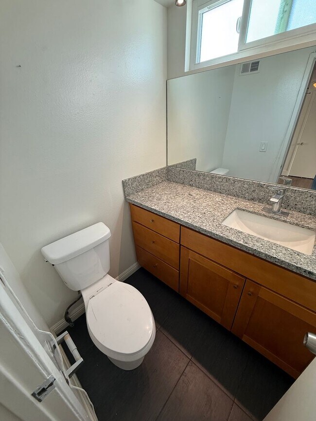 Building Photo - Paradise Manor Condo for lease