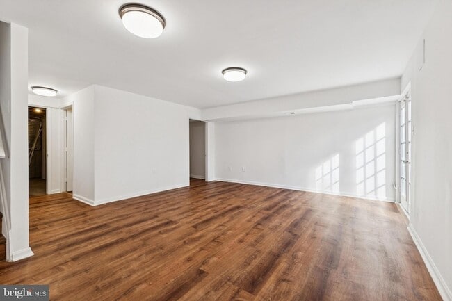 Building Photo - 1925 Inglebrook Dr