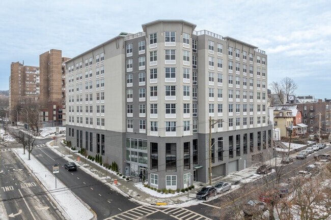 Building Photo - Regency on the Hudson