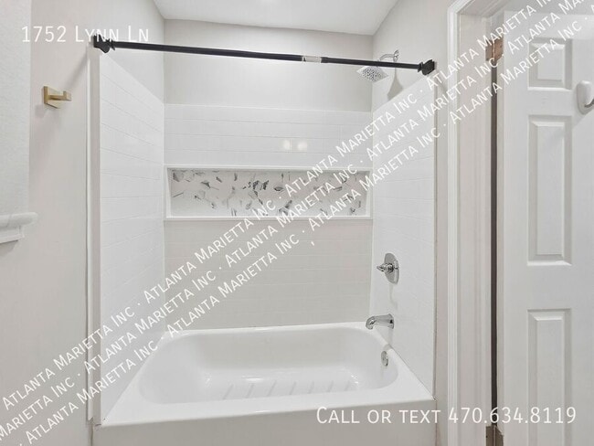 Building Photo - 1752 Lynn Ln