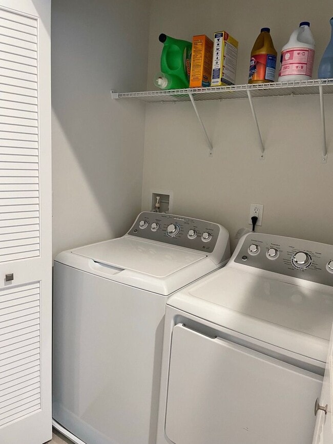 Building Photo - Spacious 3-Bedroom Townhome in Norfolk! "A...