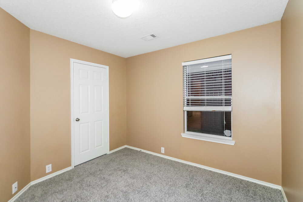 Building Photo - 5807 Baldwin Elm St