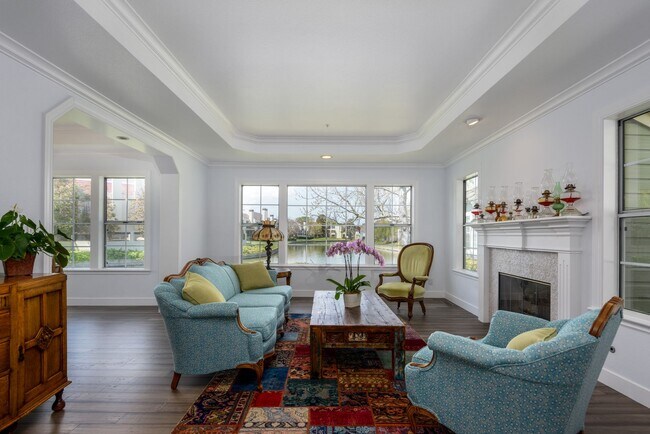 Building Photo - Waterfront Property with Stunning Views, L...