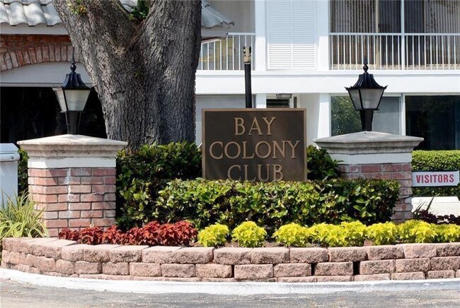 Building Photo - 6499 Bay Club Dr