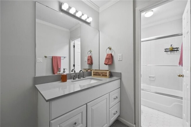 Building Photo - 25108 Plantation Dr NE