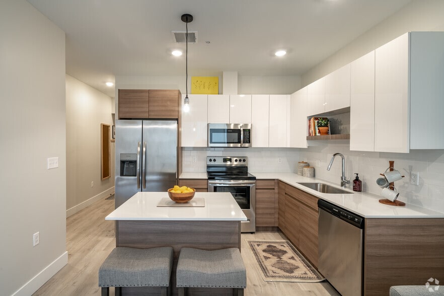 1BR, 1BA - 700 SF - Kitchen - The Jordan