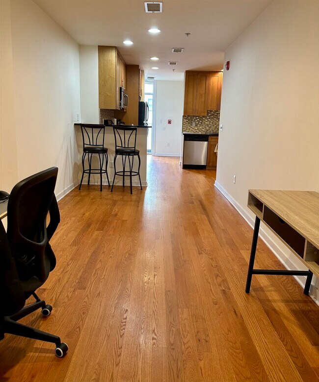 Building Photo - 408 Grand St