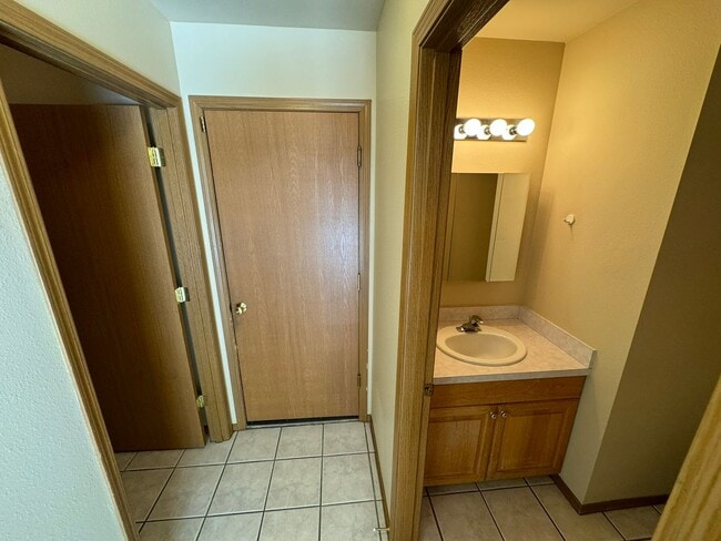 Building Photo - BONUS RENT SPECIAL! Backyard Oasis: 3 Bedroom 2 Bath House Available!