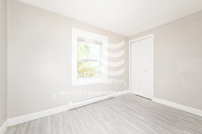 Building Photo - 800 Maple Ave
