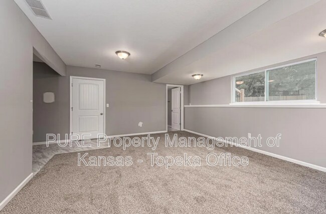 Building Photo - 4766 Lakecrest Dr