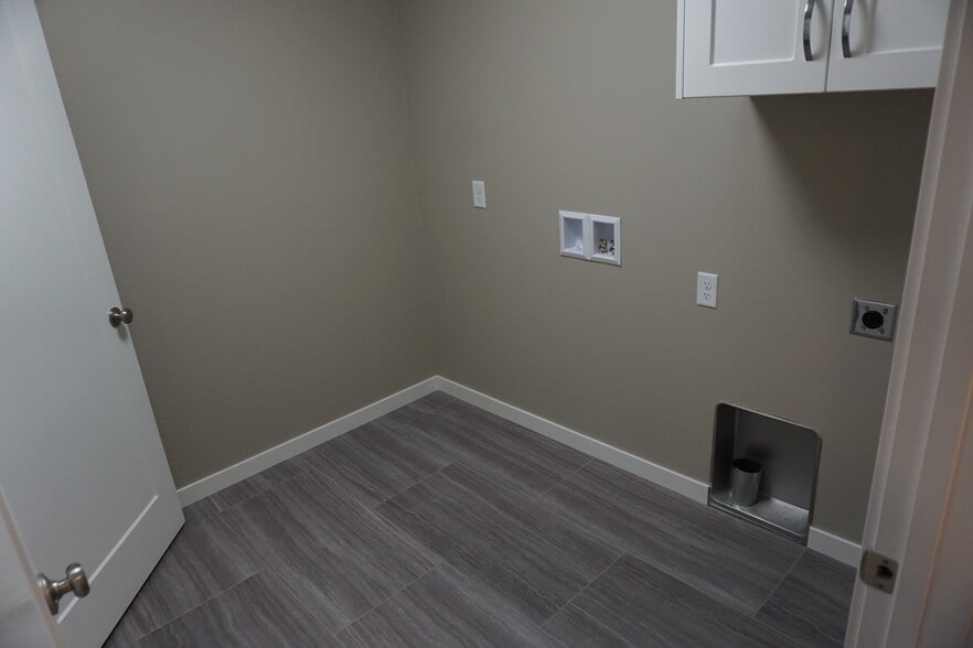 Laundry room (unit comes with washer/dryer) - 3805 Stacy Dr