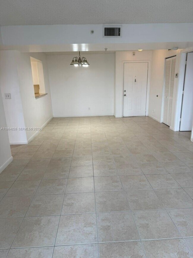 Building Photo - 1450 SE 3rd Ave