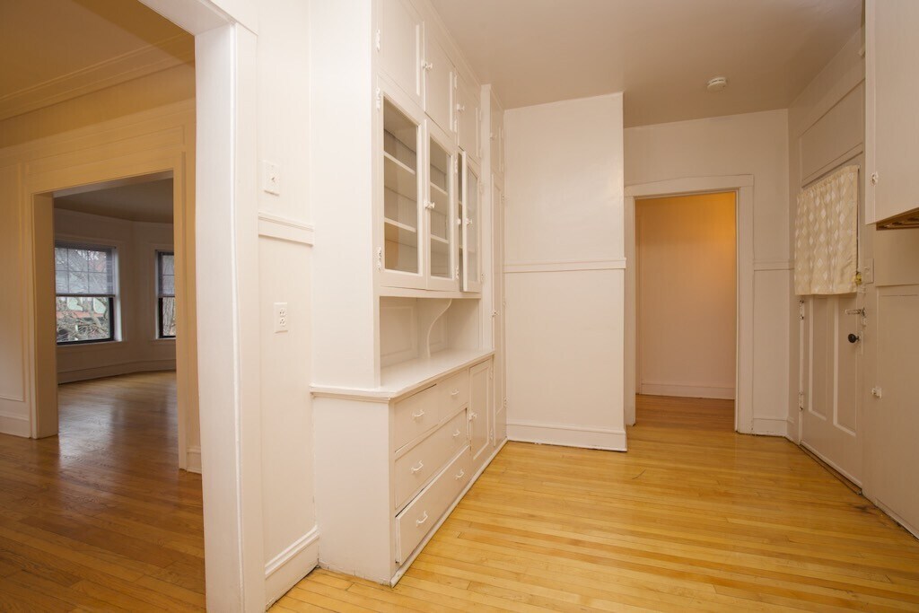 Building Photo - 1238 Oak Ave