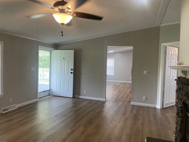 Building Photo - Beautiful 3 Bed, 2.5 Bath Home located in ...