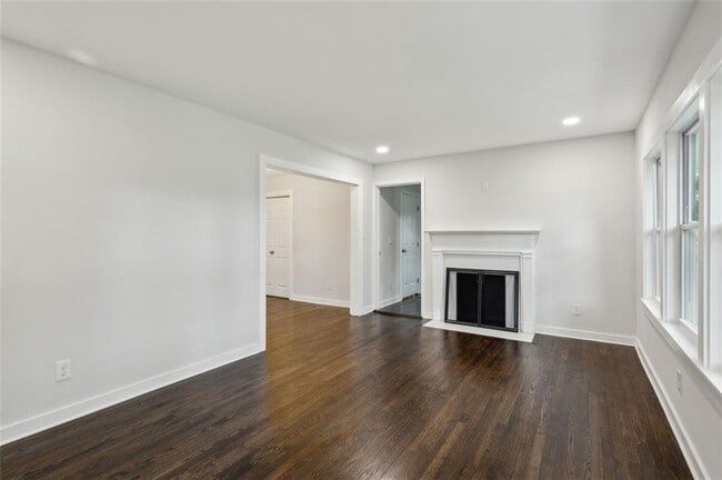 Building Photo - 1635 Pontiac Pl SE