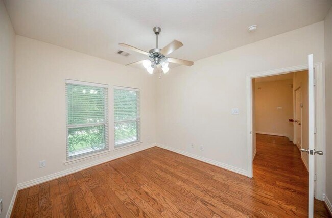 Building Photo - 7103 Windwater Lagoon Dr