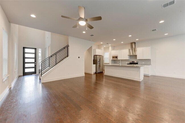 Building Photo - 1531 N Red Bud Ln