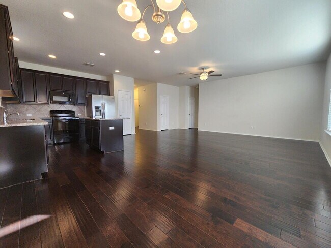 Building Photo - You do not want to miss out on this amazing 3-bedroom home in the Alta Vista area of Temple.  Thi...