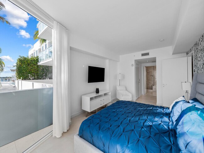 Building Photo - 401 N Birch Rd