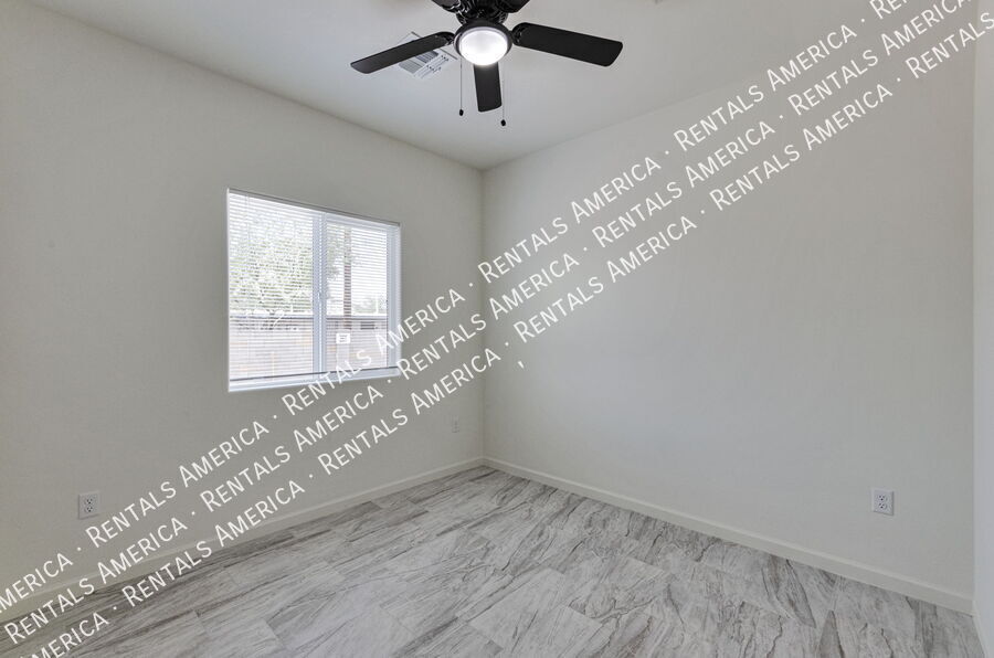 Building Photo - 3727 N Stone Ave