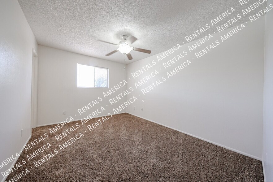 Building Photo - 6913 W Solano Dr N