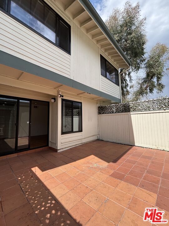 Building Photo - 10574 Sunland Blvd