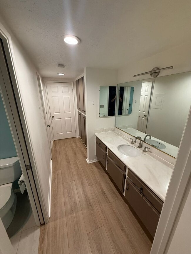 Building Photo - Amazing South Pasadena Condo in Prime Location!