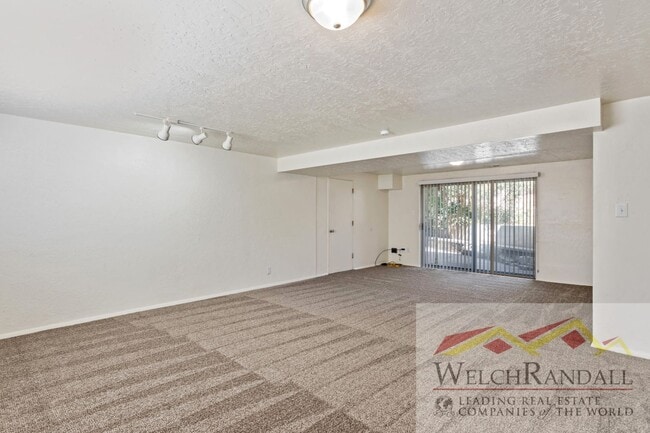 Building Photo - Elegant Layton Home Offering Space, Style,...