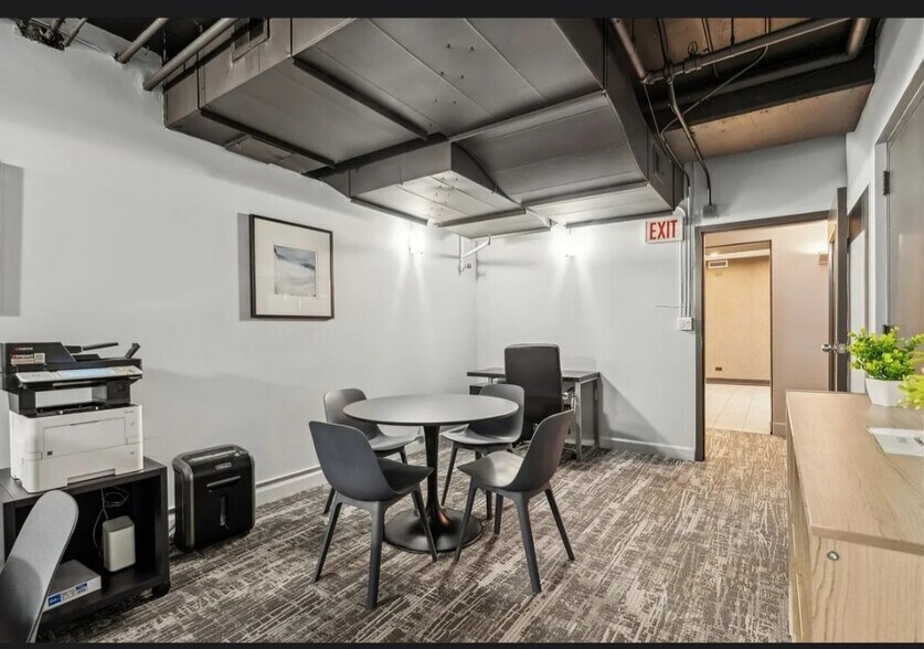 Building Photo - 30 E Huron St