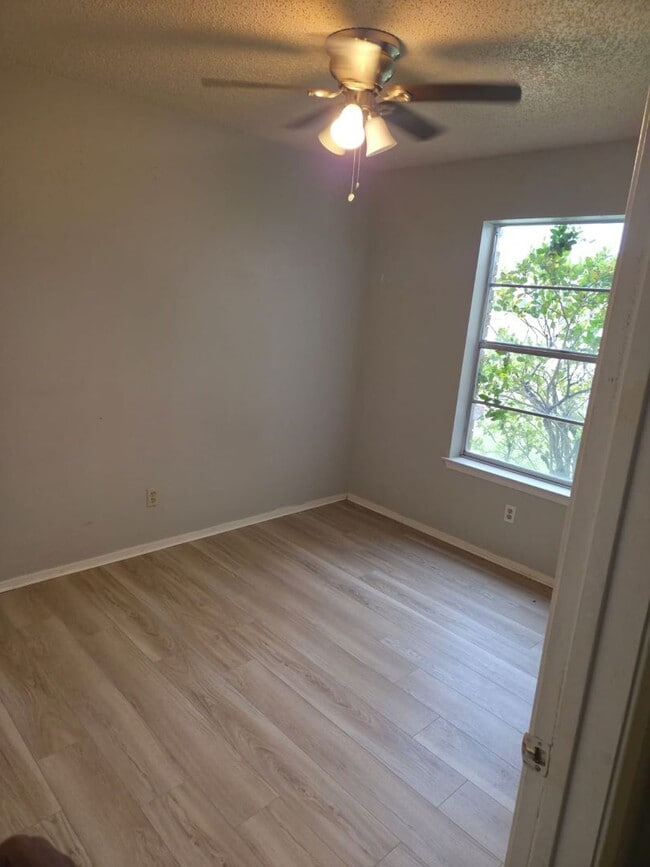 Building Photo - 5510 Brookview Ct