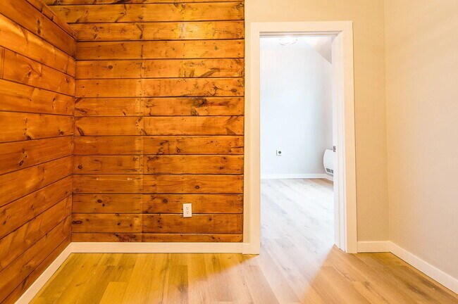 Building Photo - PRICE IMPROVEMENT! Beautiful 2-Bedroom Apartment – Quiet, Private Setting in Westbrook, Available...