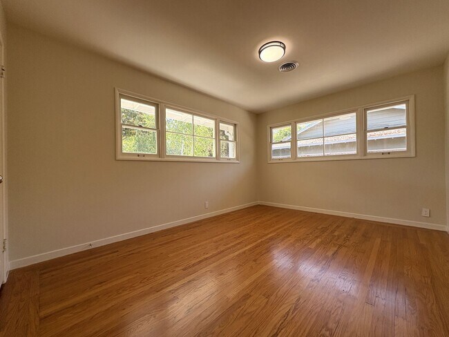 Building Photo - Charming 4-Bedroom Palo Alto Home with ADU...