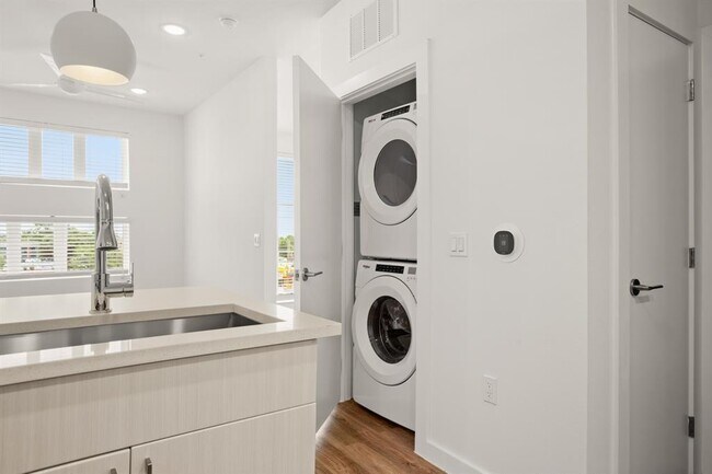 Building Photo - 6324 N Lamar Blvd