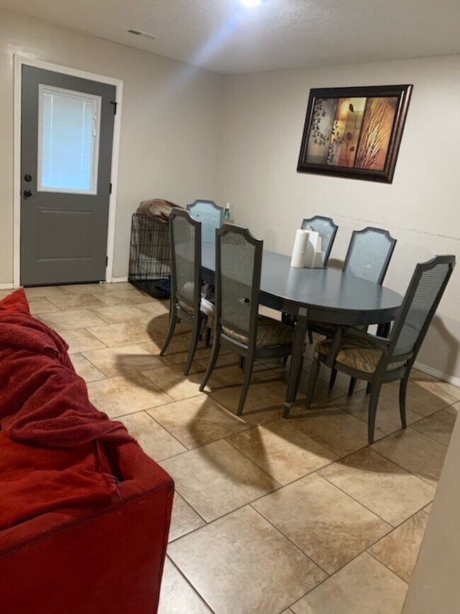 Building Photo - 2816 W 25th St N